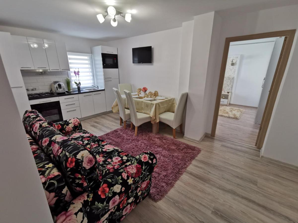 Апартаменты Apartament Gold Luxury Тыргу-Окна Экстерьер фото