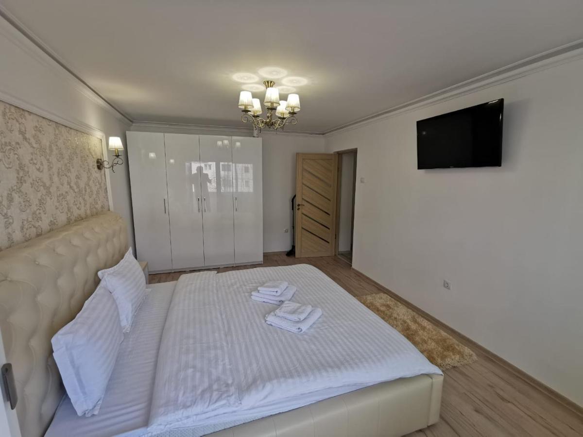 Апартаменты Apartament Gold Luxury Тыргу-Окна Экстерьер фото